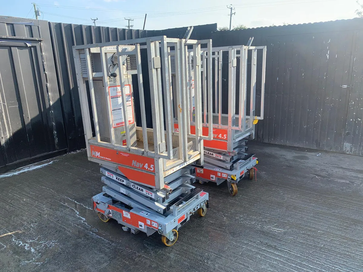 Navigator 4.5M Manual Scissor Lift - Image 2