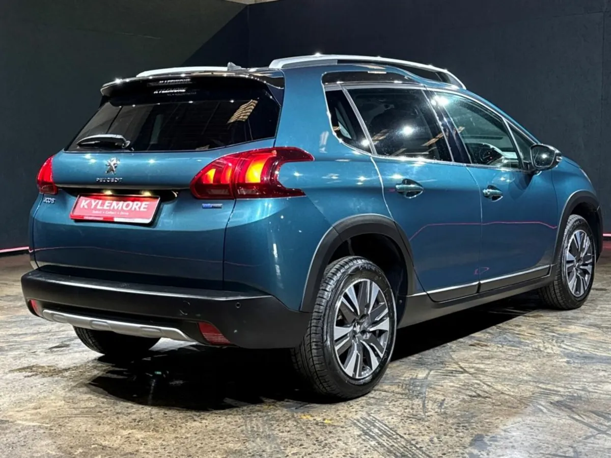Peugeot 2008 1.2 AUTOMATIC - ALLURE EDITION BLACK - Image 4