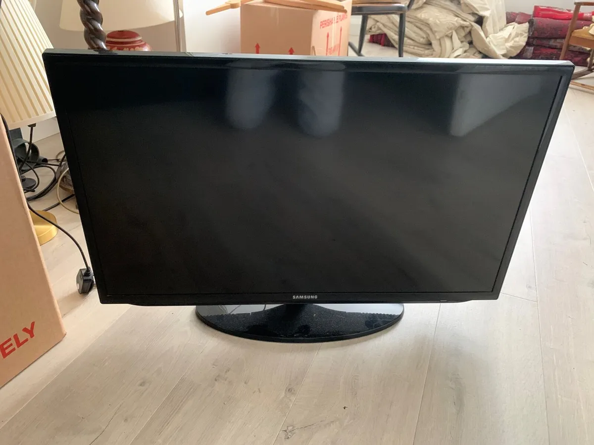 Samsung  33 inch TV - Image 1