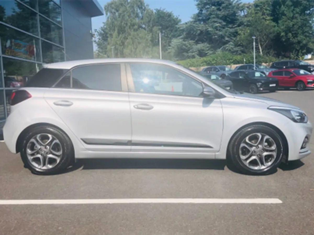 Hyundai i20 Deluxe 1.2 Petrol - Image 3