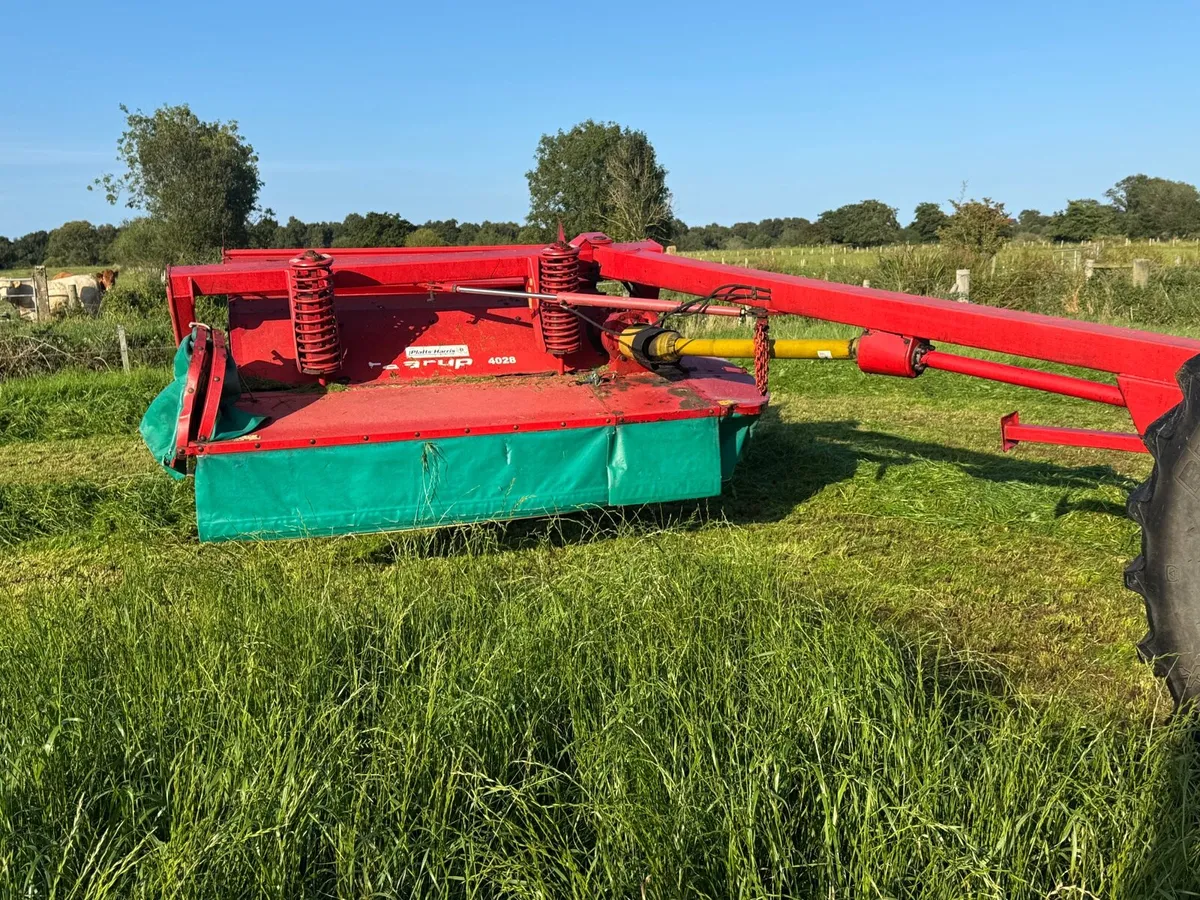 KVERNELAND taarup 4028 Mower - Image 1