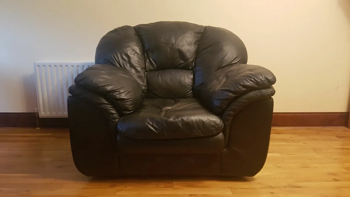 Black Leather Single Seater Armchair - Image 2