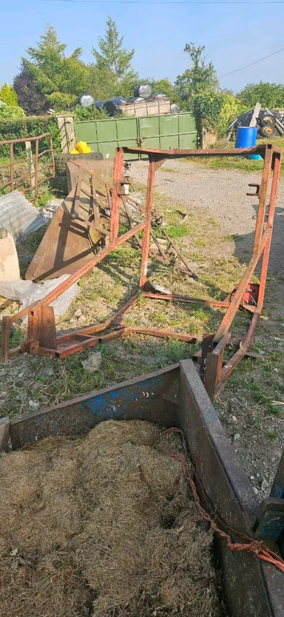 Tractor cab - Image 1