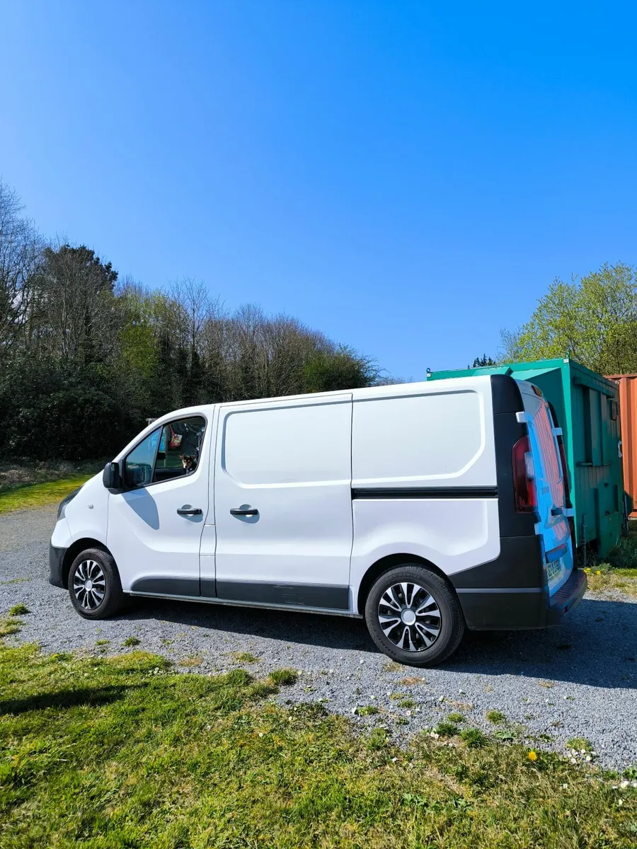 **Renault Trafic 2018** - Image 3
