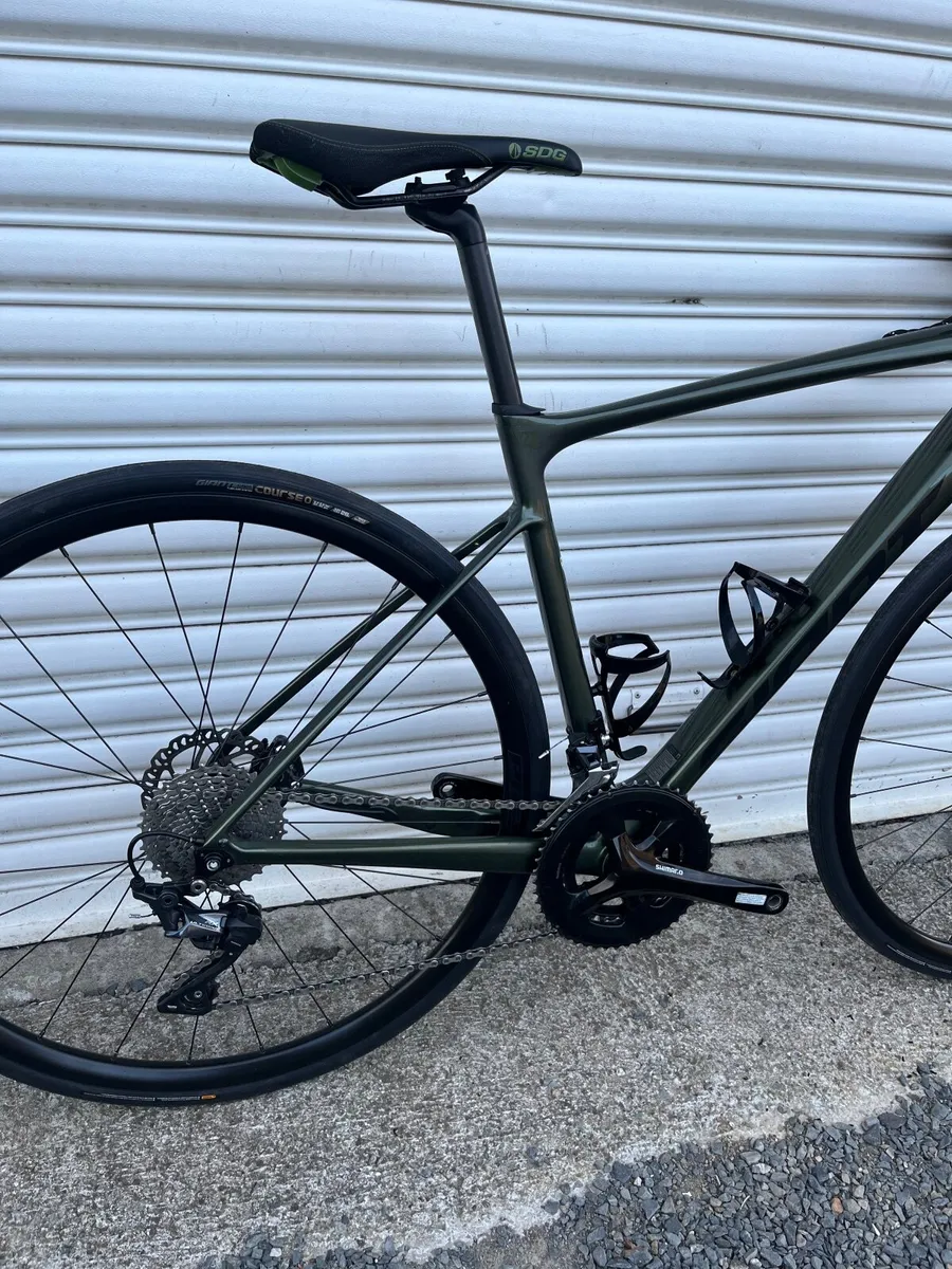 Giant defy road bike like new - Image 4