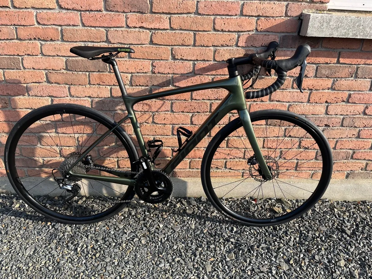 Giant defy road bike like new - Image 1