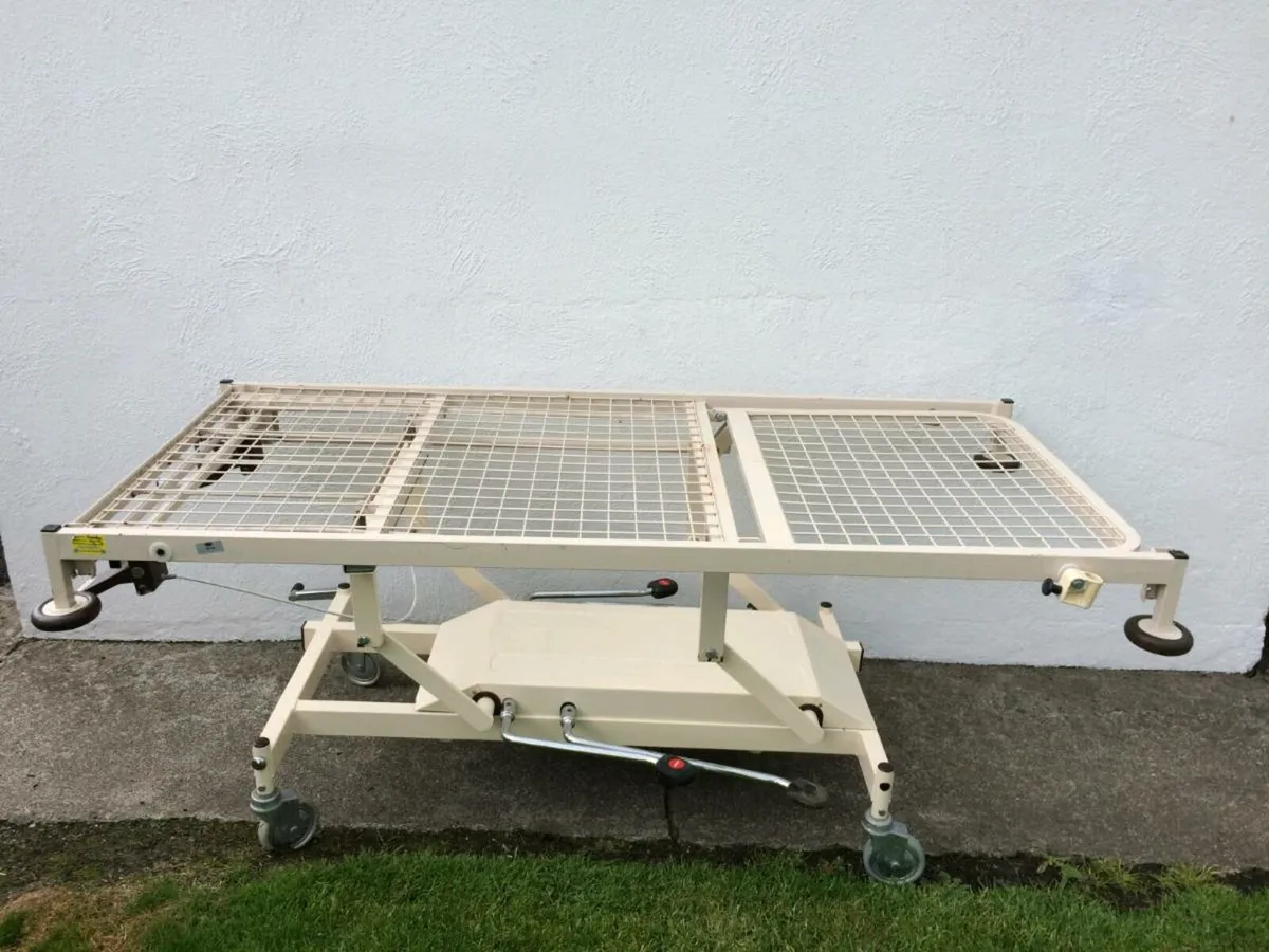 Hydraulic Adjustable Table / Bench - Image 1