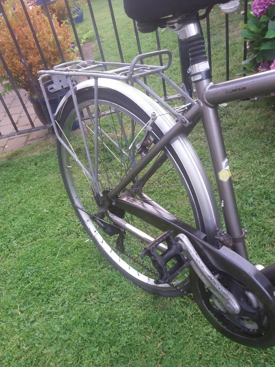 Full size raleigh 21 speed hybrid bike - Image 3