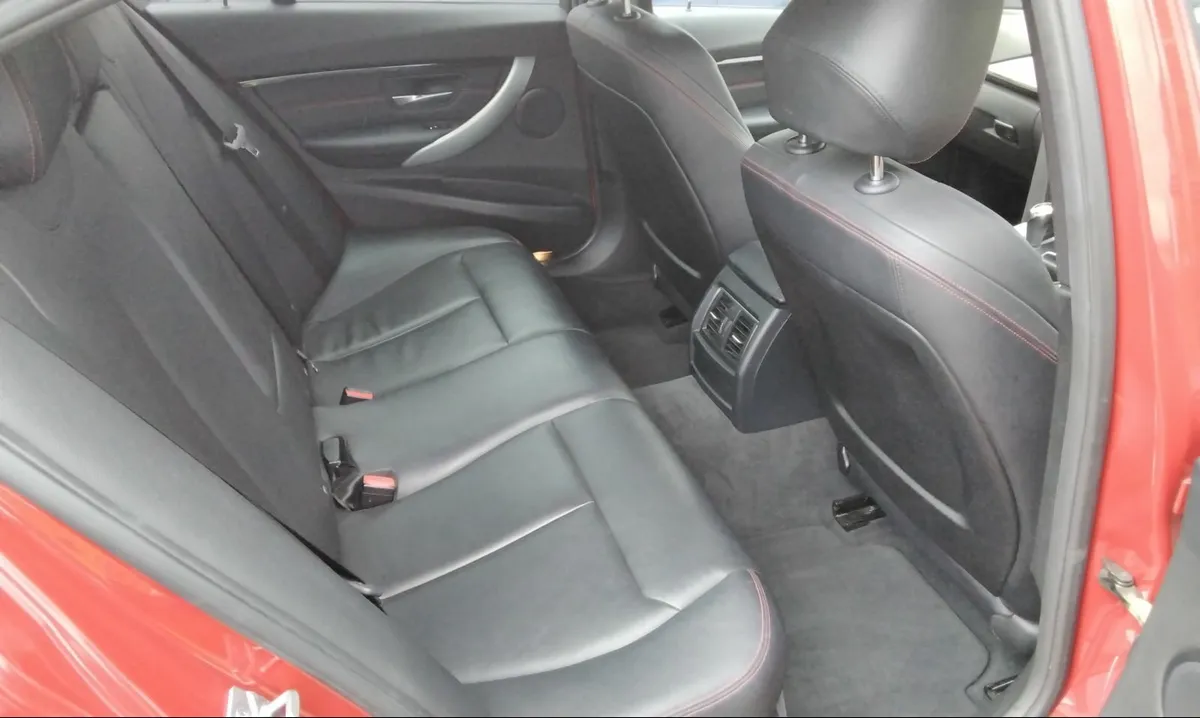 BMW 3-Series 152 D Sports Saloon - Image 4