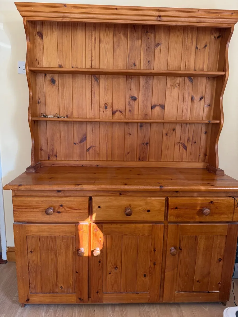 Pine dresser