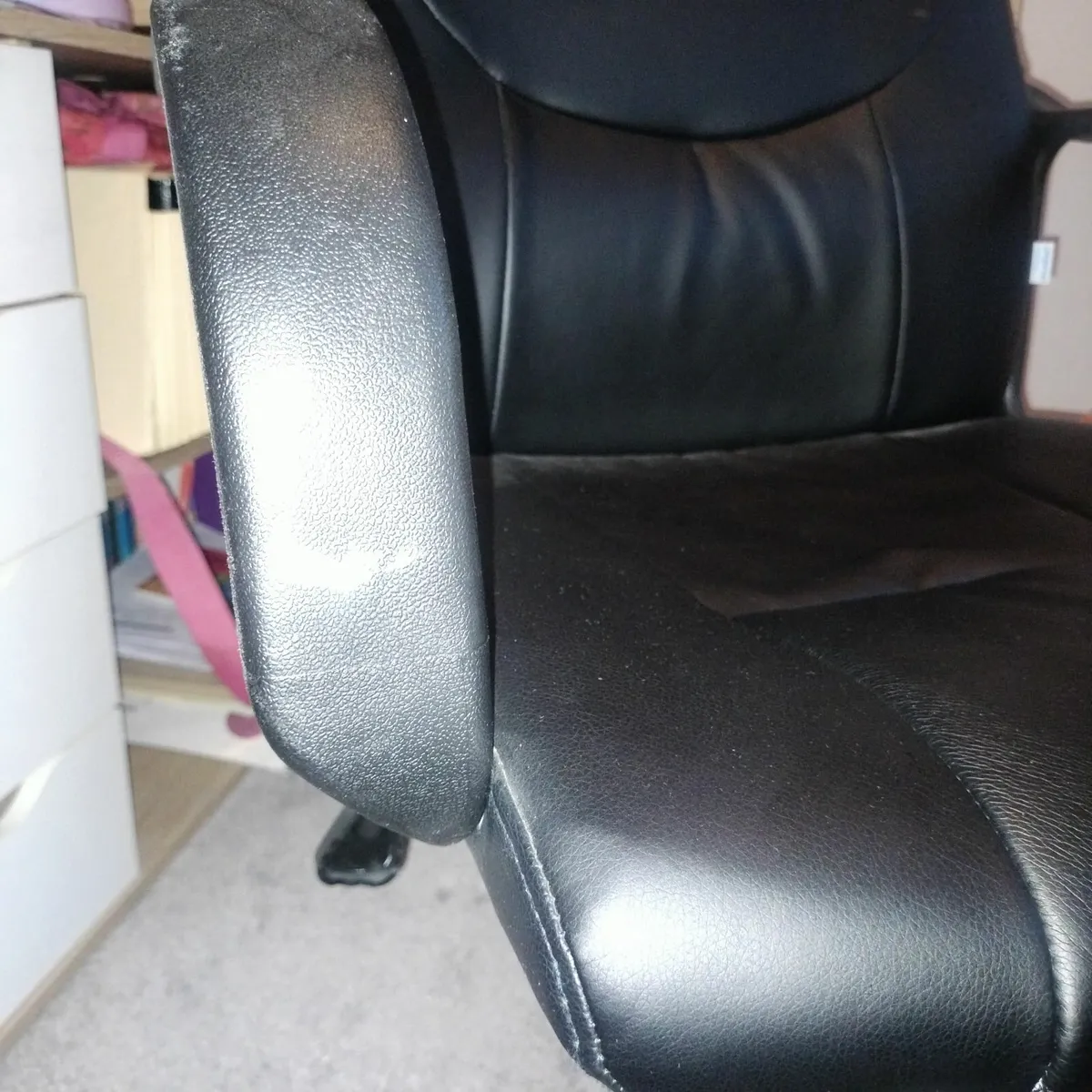 Desk/gaming chair - Image 2