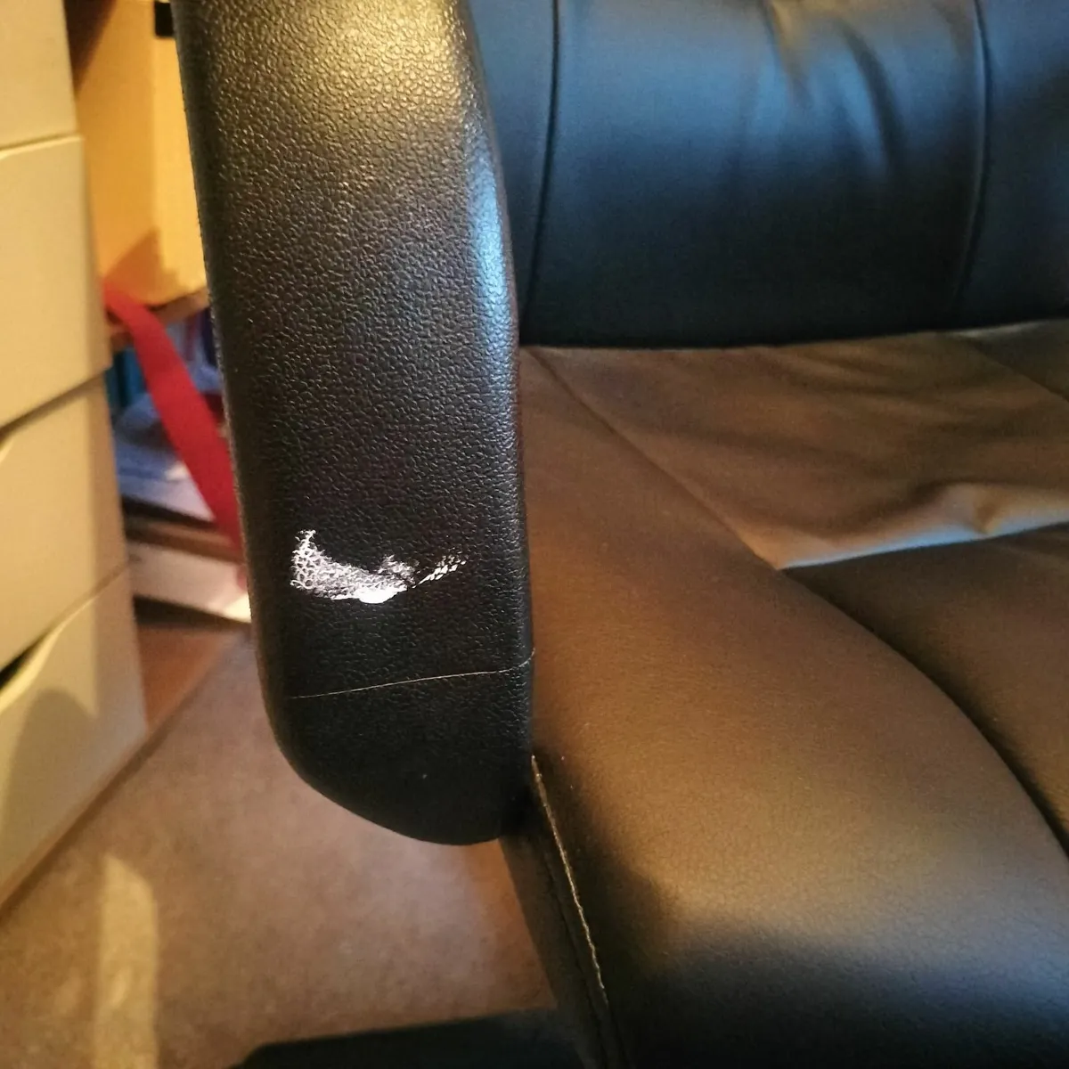 Desk/gaming chair - Image 3