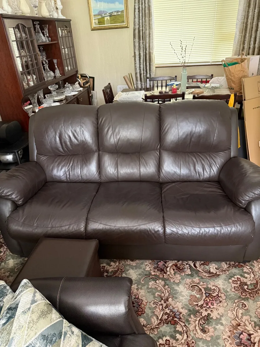 Sofa & 2 recliner chairs - Image 1