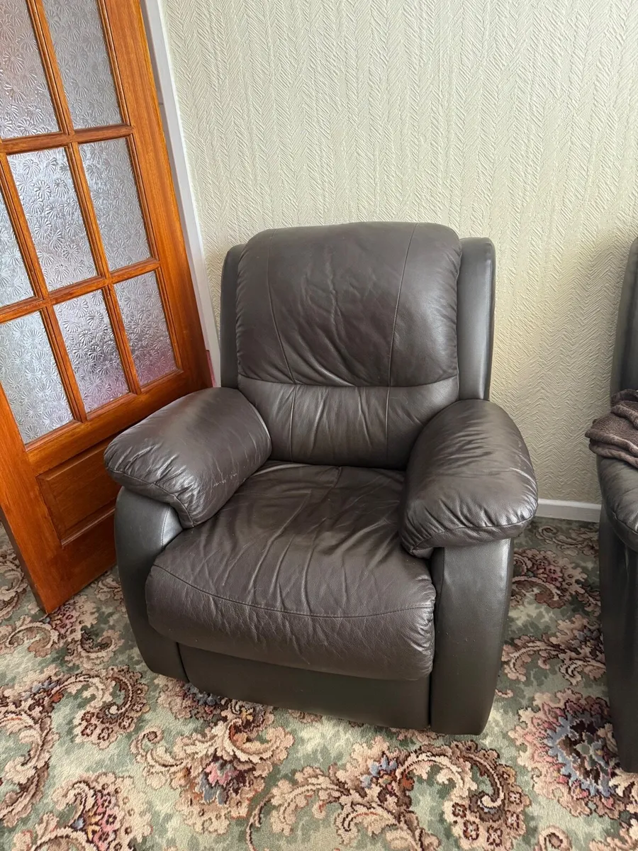 Sofa & 2 recliner chairs - Image 3
