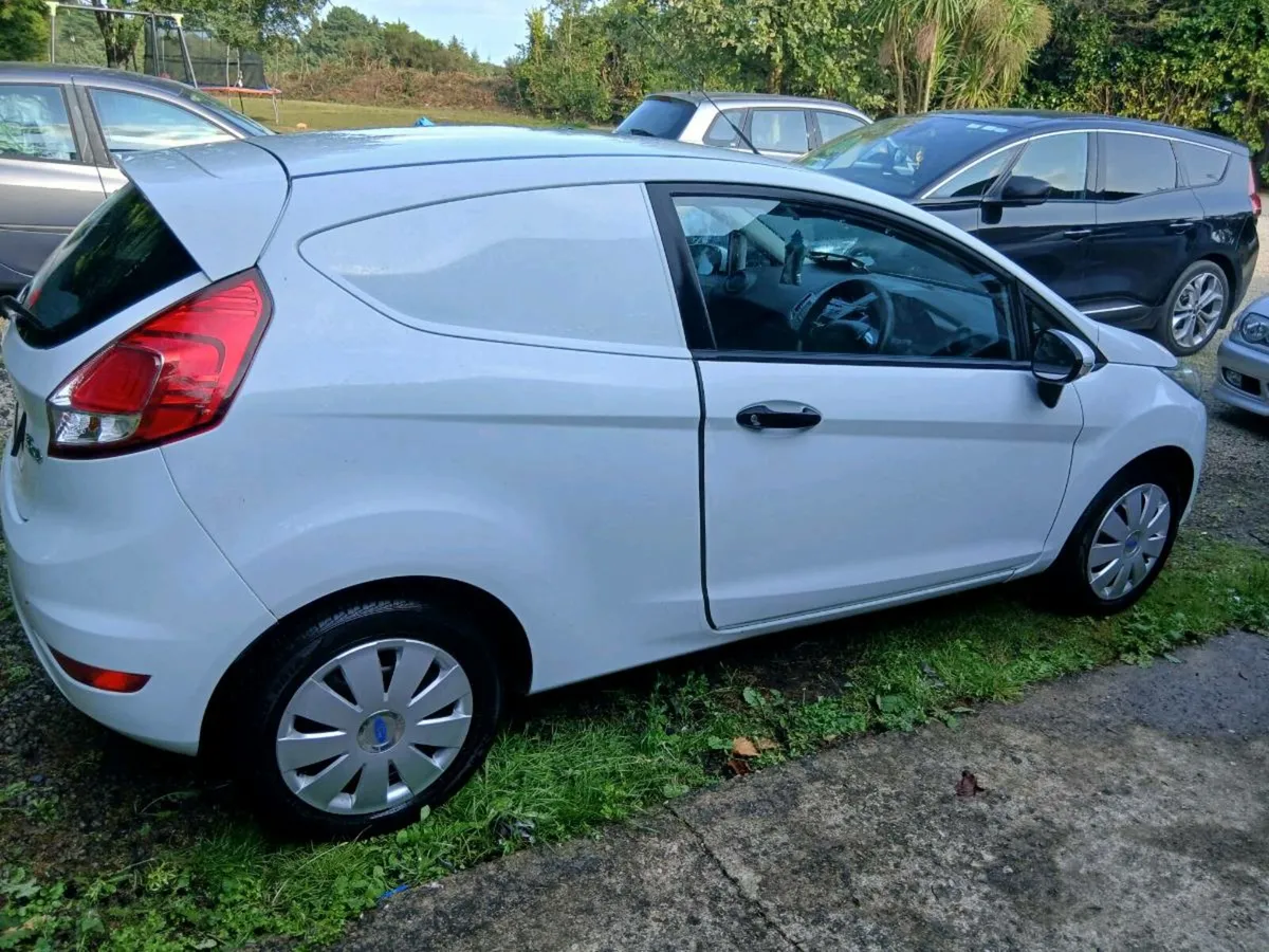 Ford fiesta - Image 4