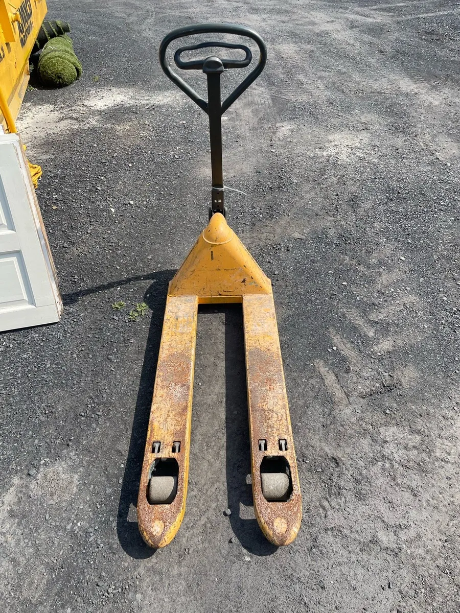 Pallet truck - Image 1