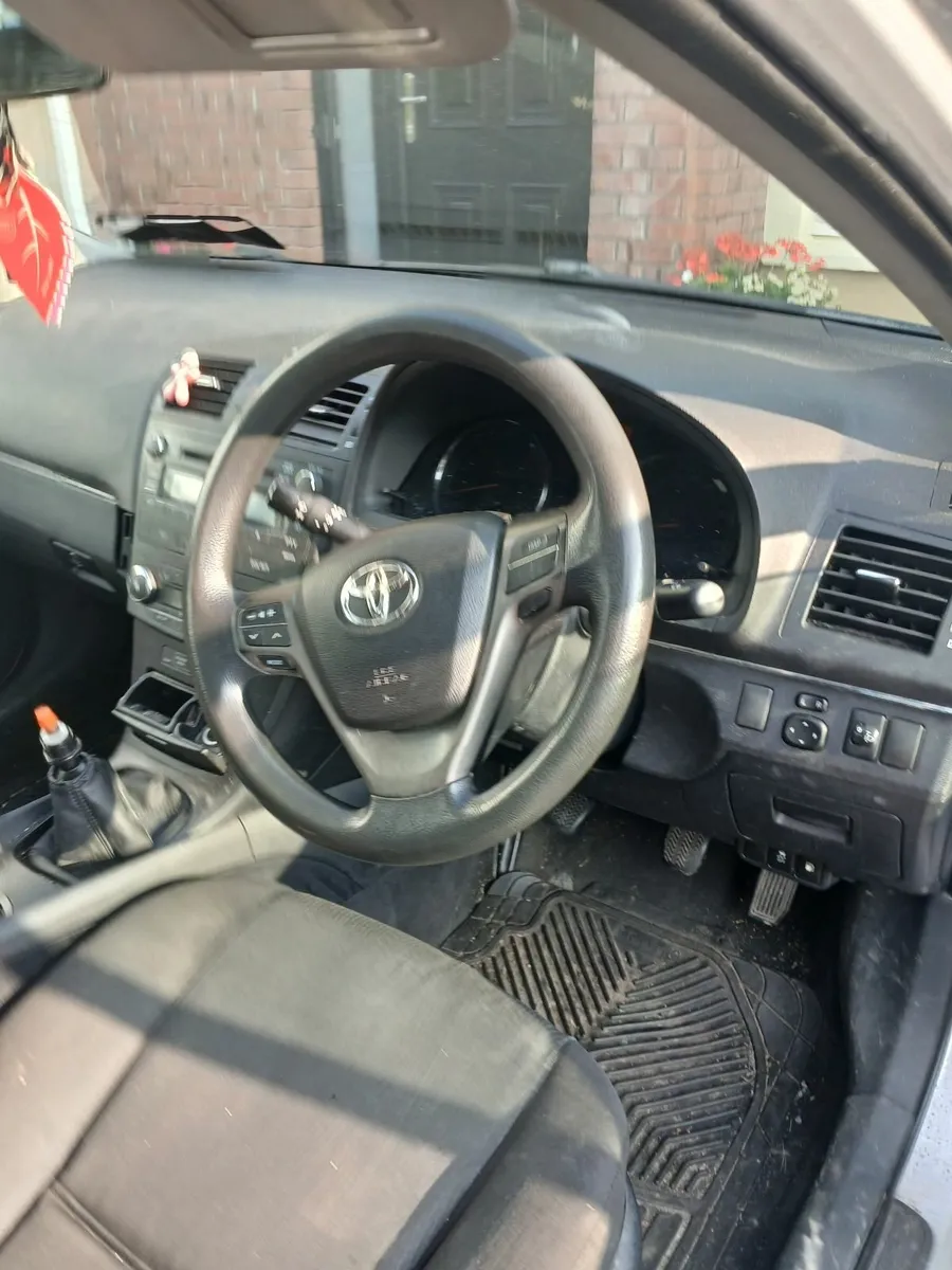 Toyota Avensis 2009 - Image 1