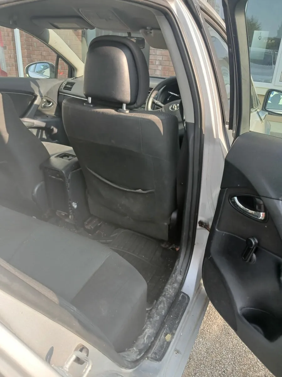 Toyota Avensis 2009 - Image 2