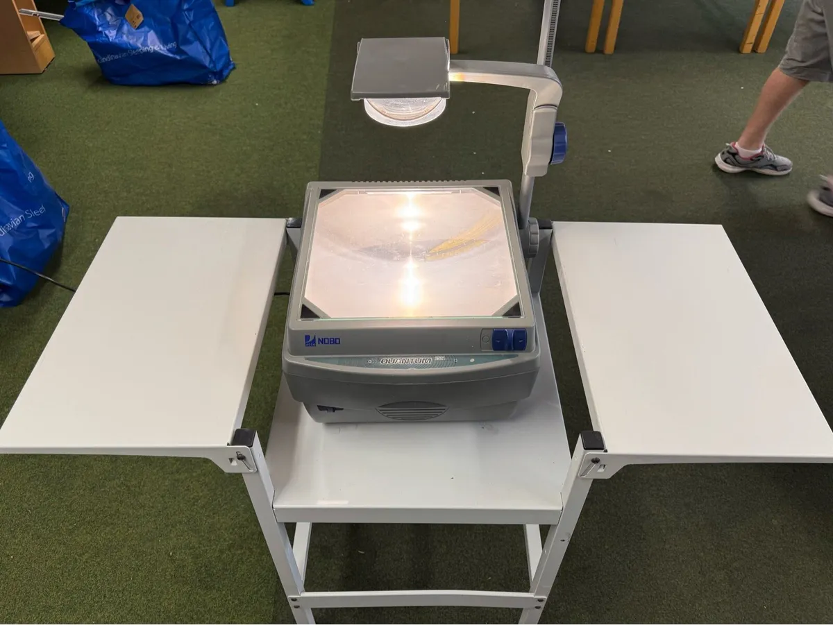 Nobo Quantum Overhead Projector & Trolley - Image 1