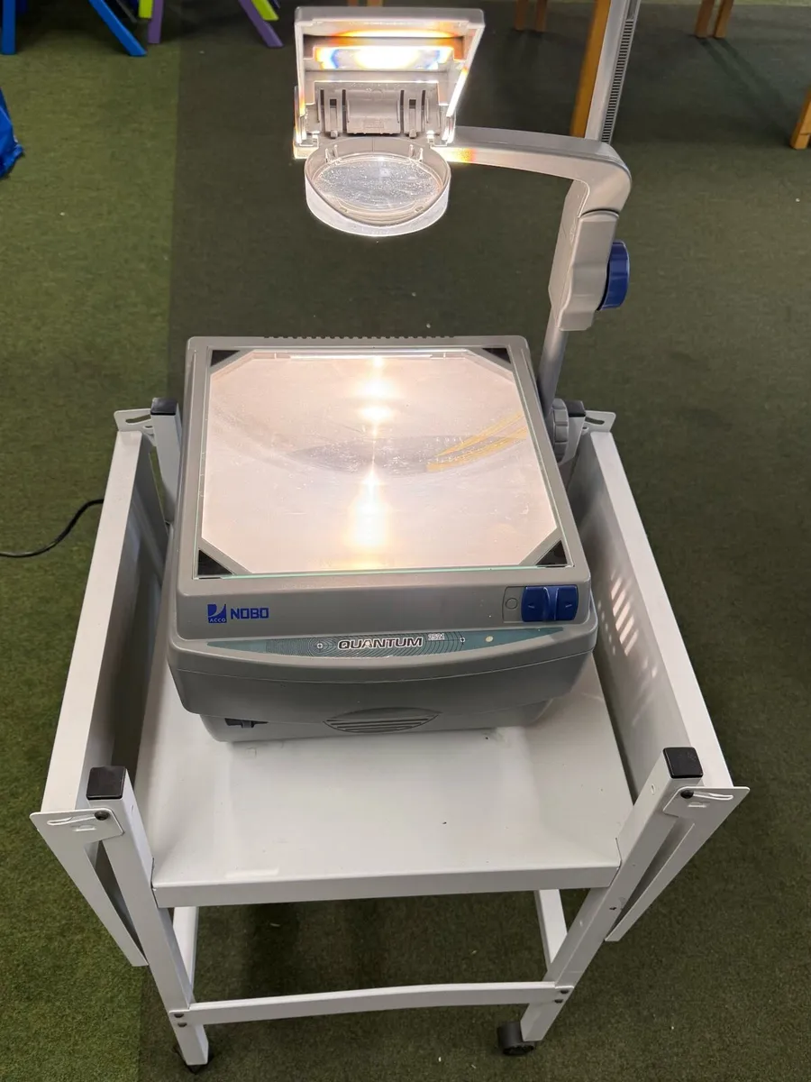 Nobo Quantum Overhead Projector & Trolley - Image 2