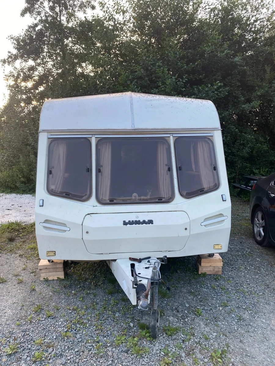 Lunar Premiere Caravan 4 Berth - Image 3