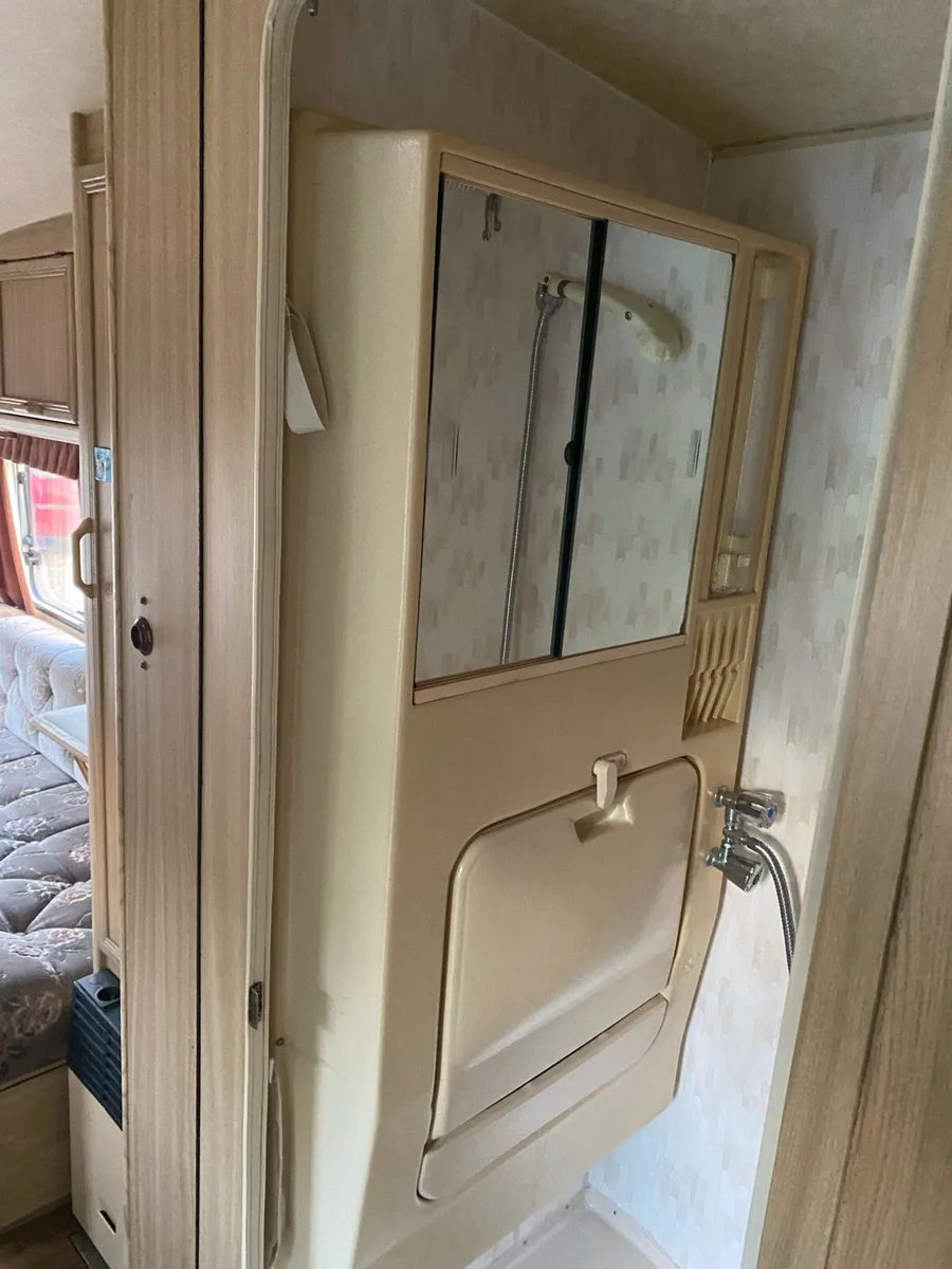Lunar Premiere Caravan 4 Berth - Image 4