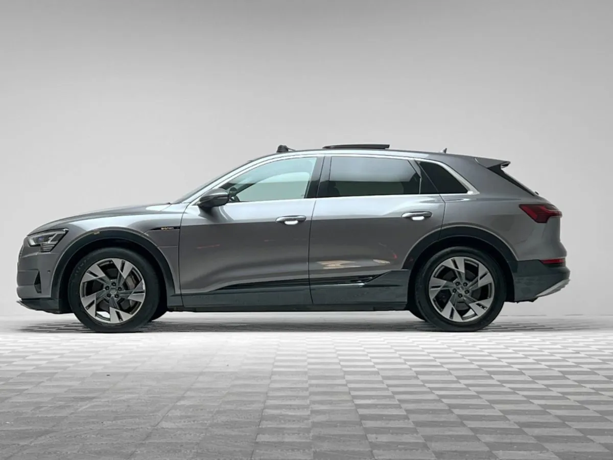 Audi E-Tron 50 S Line  pan Roof - Image 4