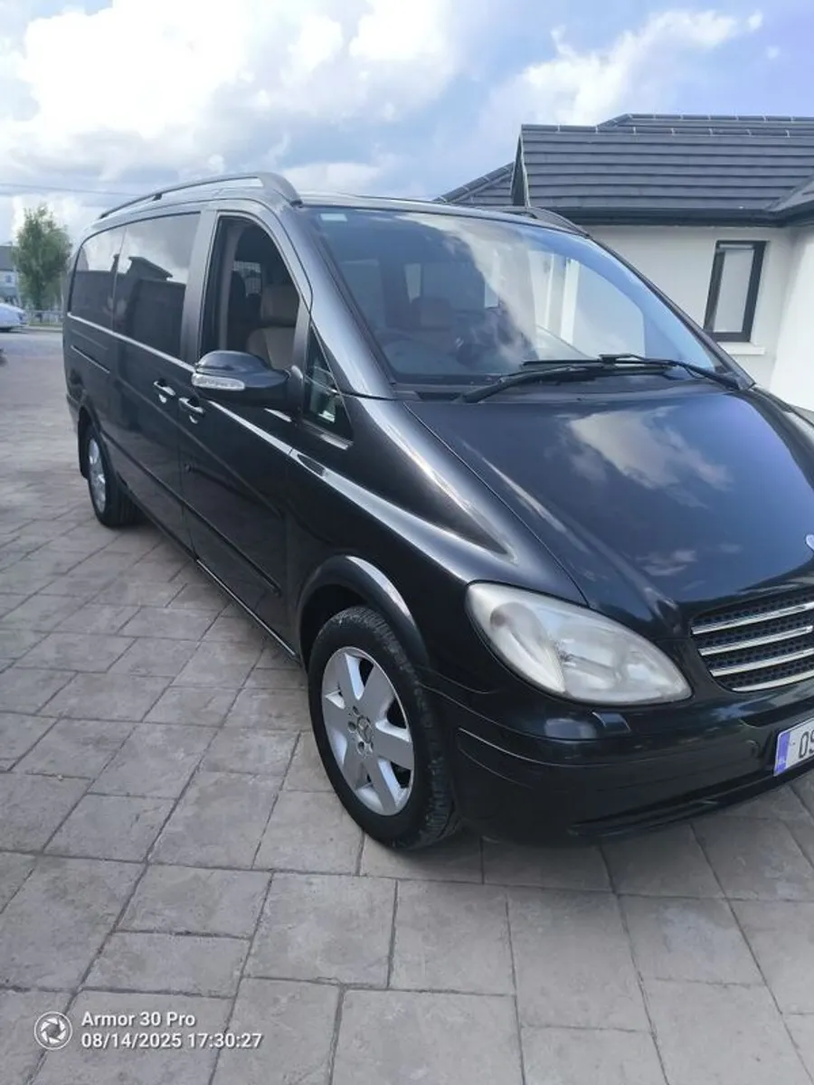 2009 Mercedes Benz V - Image 2