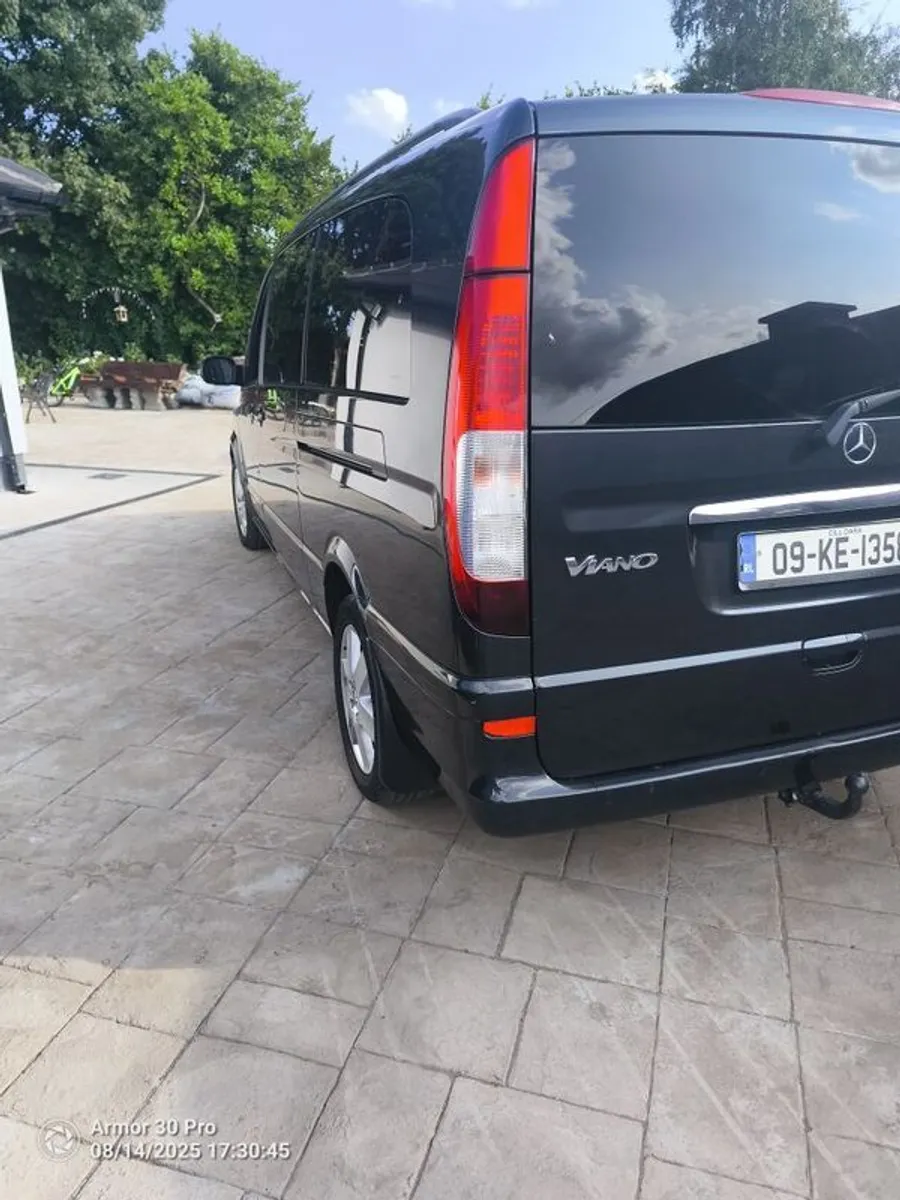 2009 Mercedes Benz V - Image 4
