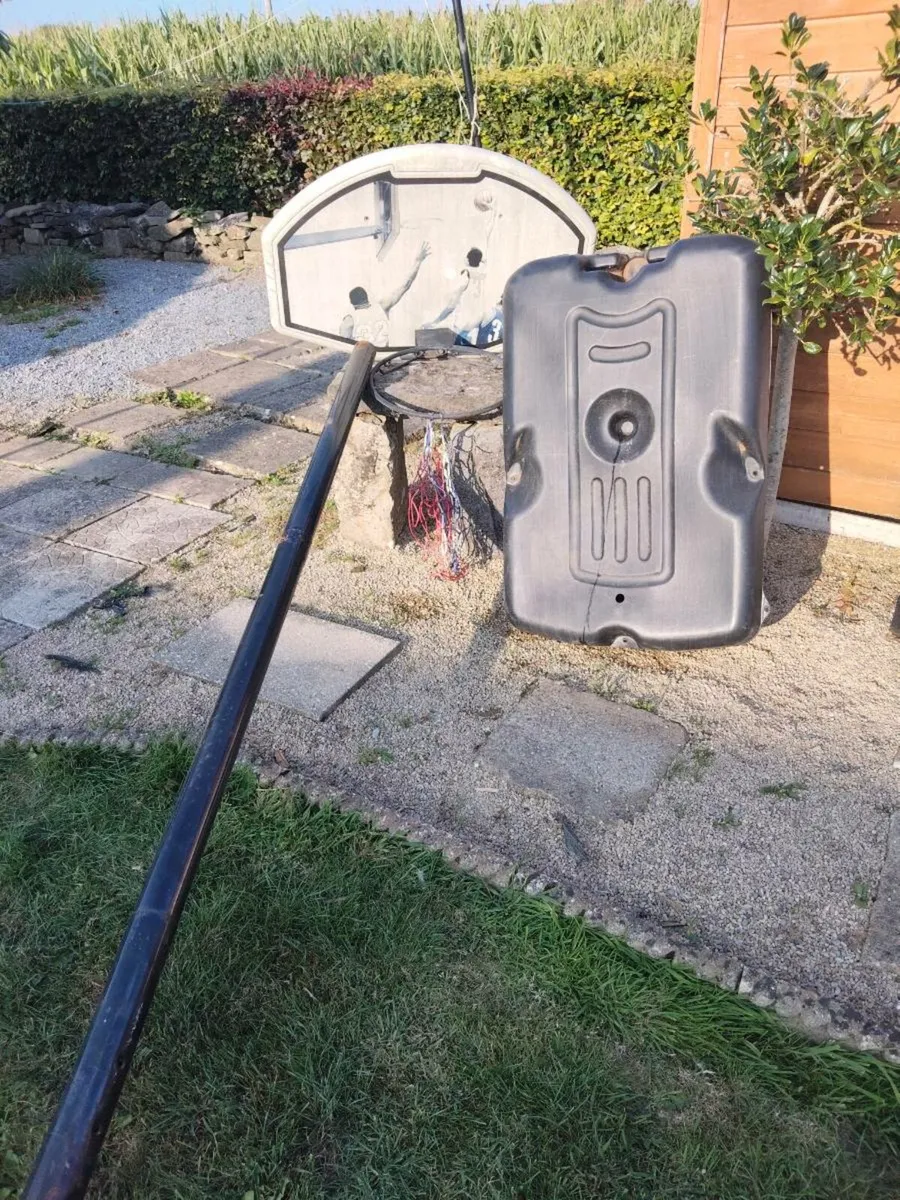 Basketball Hoop and stand - Image 1