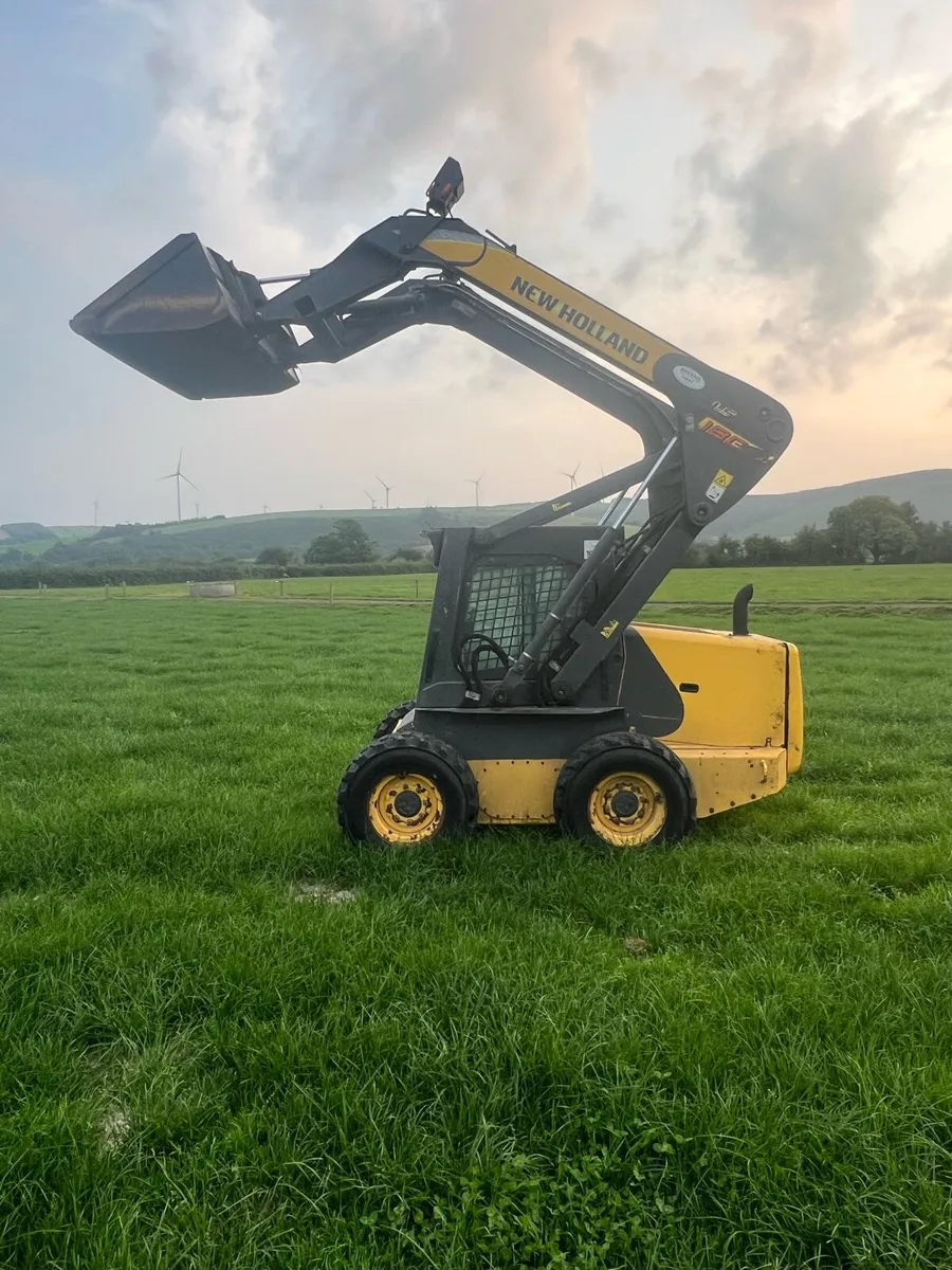 New Holland LS180 skidsteer - Image 3