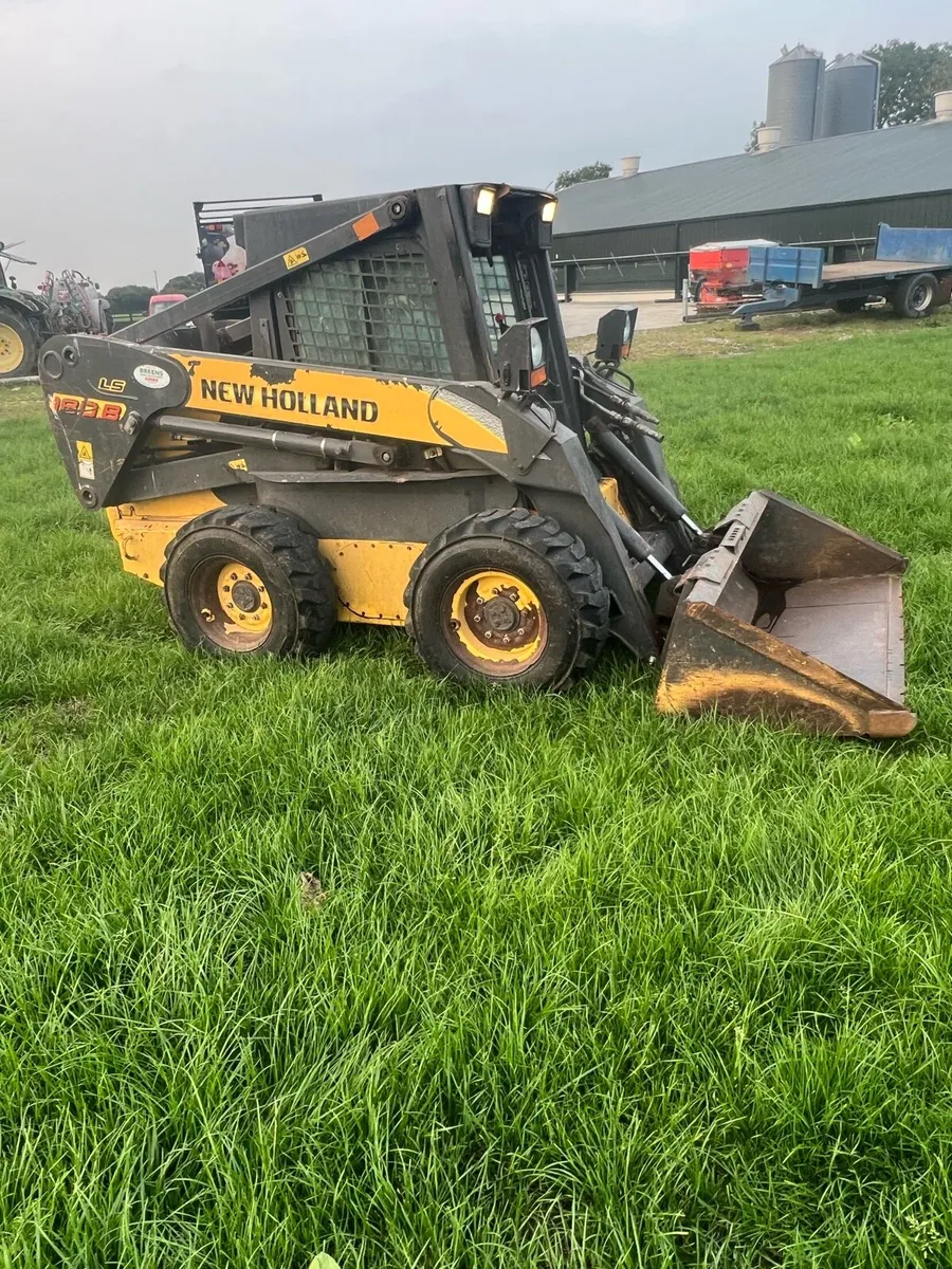 New Holland LS180 skidsteer - Image 4