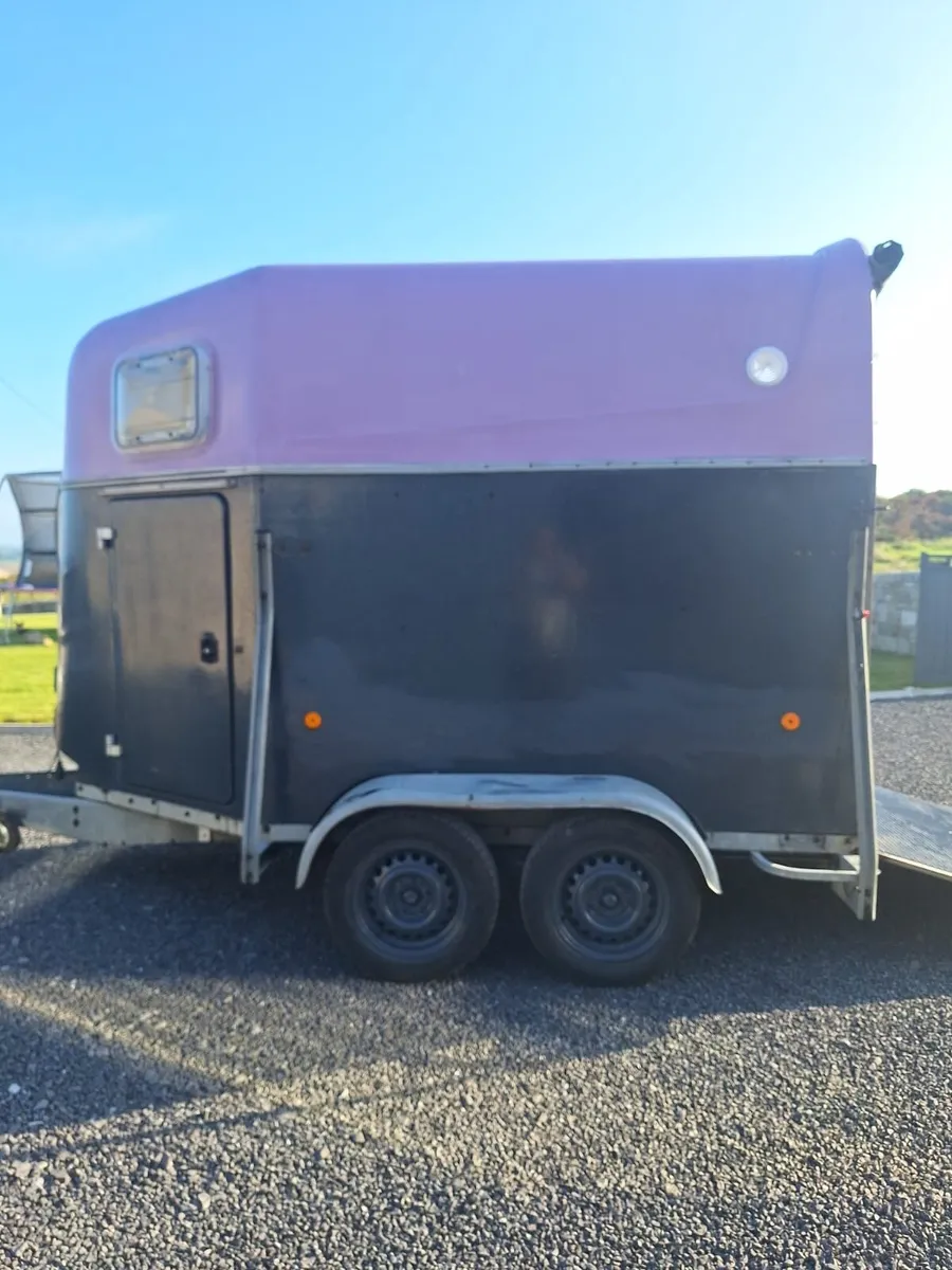 Partation and horsebox - Image 2
