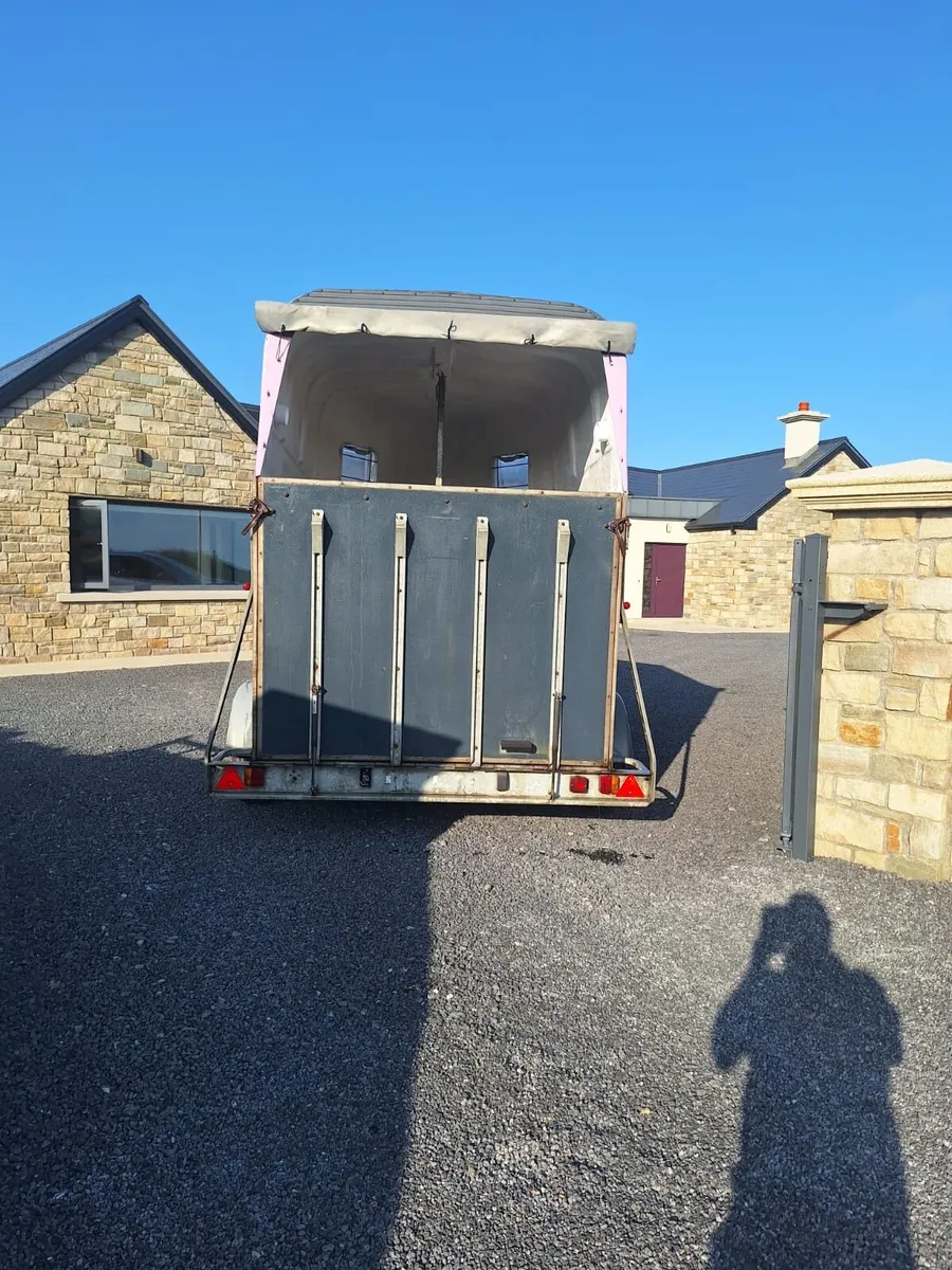 Partation and horsebox - Image 4