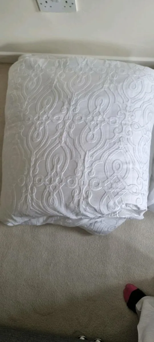 King size bedspread - Image 1