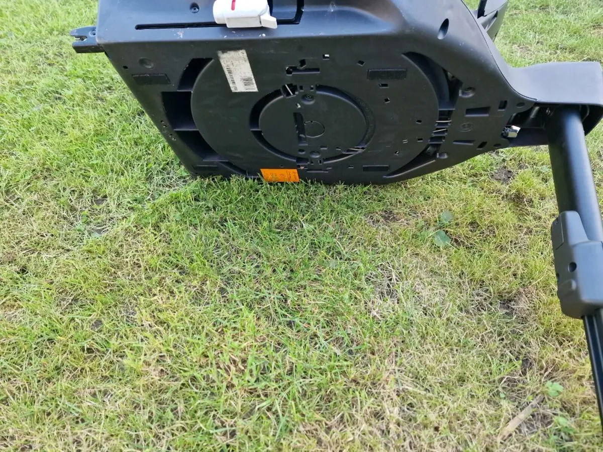 Cybex cloud Z 360 isofix base - Image 4
