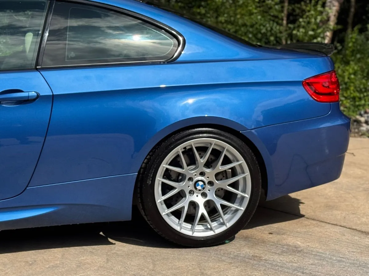 BMW M3 2012 - Image 2