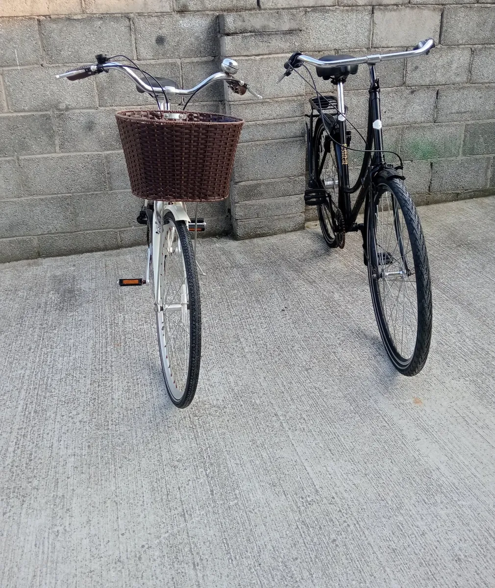 2 adult town bikes - Image 4