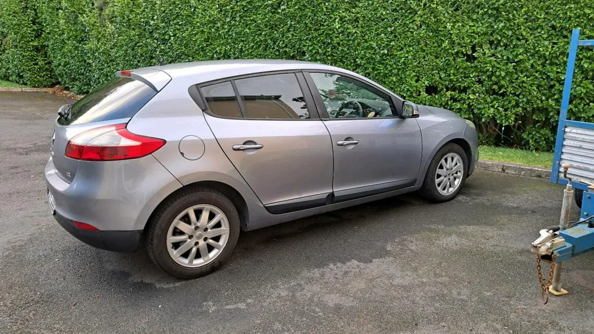 2010 Renault Megane 1.5 dCi Dynamique - Image 2