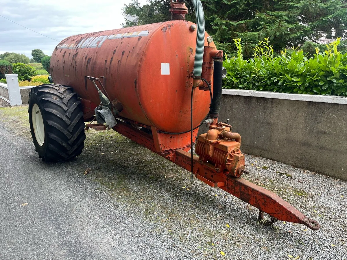 Slurry tanker - Image 1