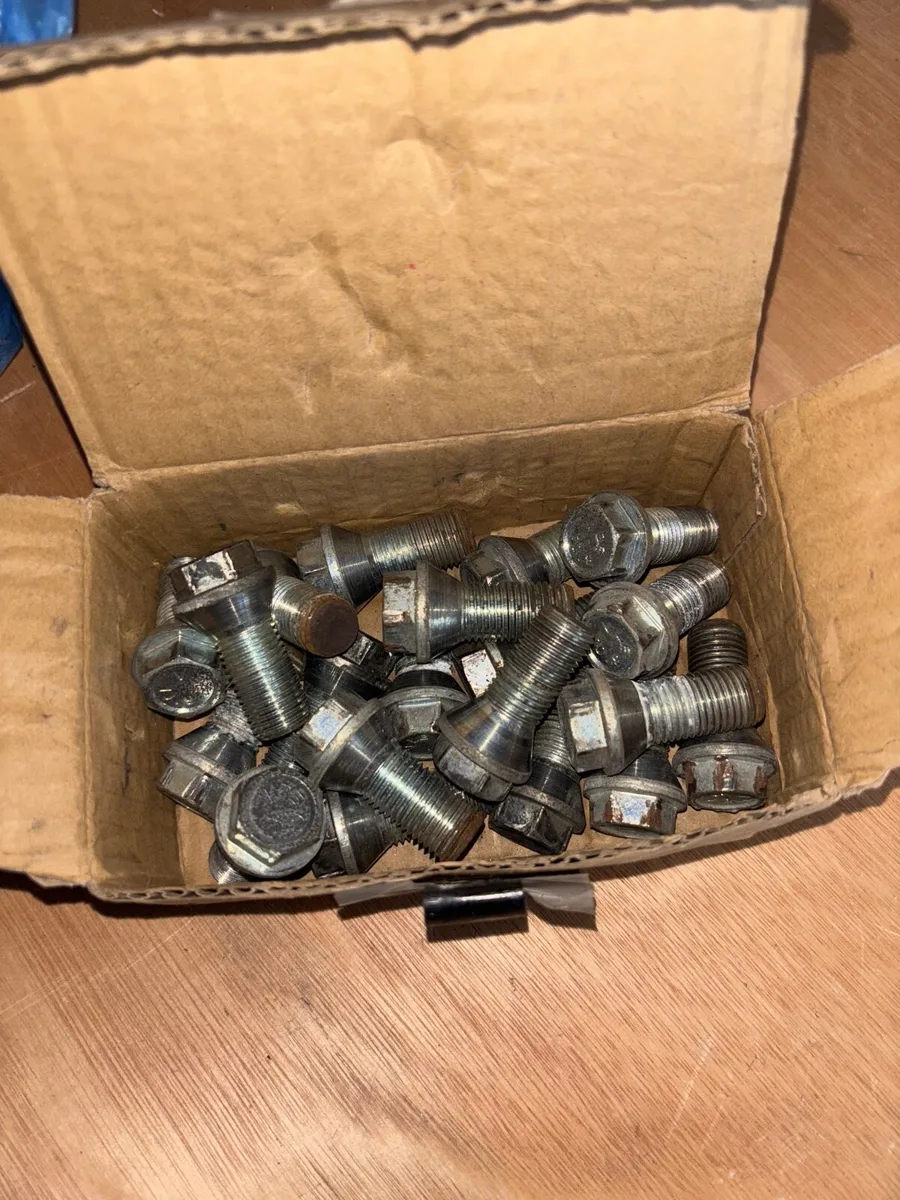 Spacers nuts and bolts - Image 4