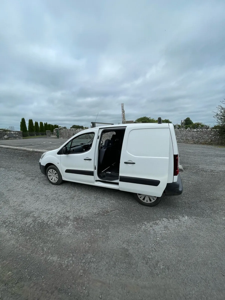 Extremely clean 2015 berlingo - Image 3