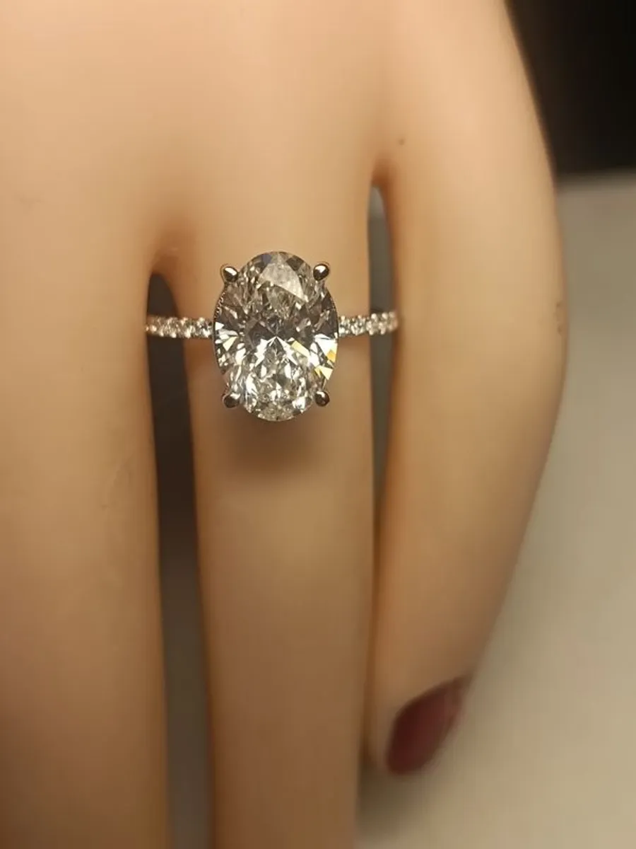 14ct White Gold 3.2 carat Oval Brilliant cut Diamond Solitaire Ring - Image 2