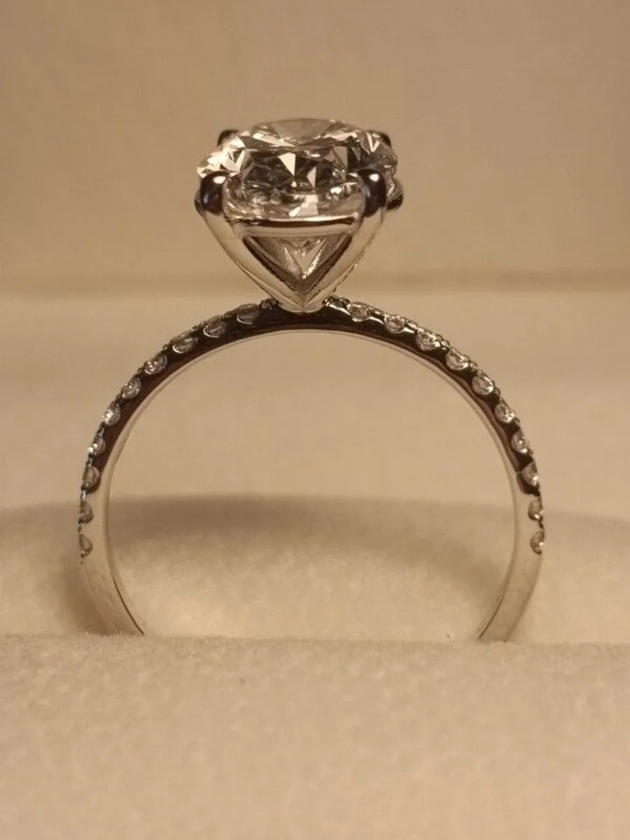 14ct White Gold 3.2 carat Oval Brilliant cut Diamond Solitaire Ring - Image 3