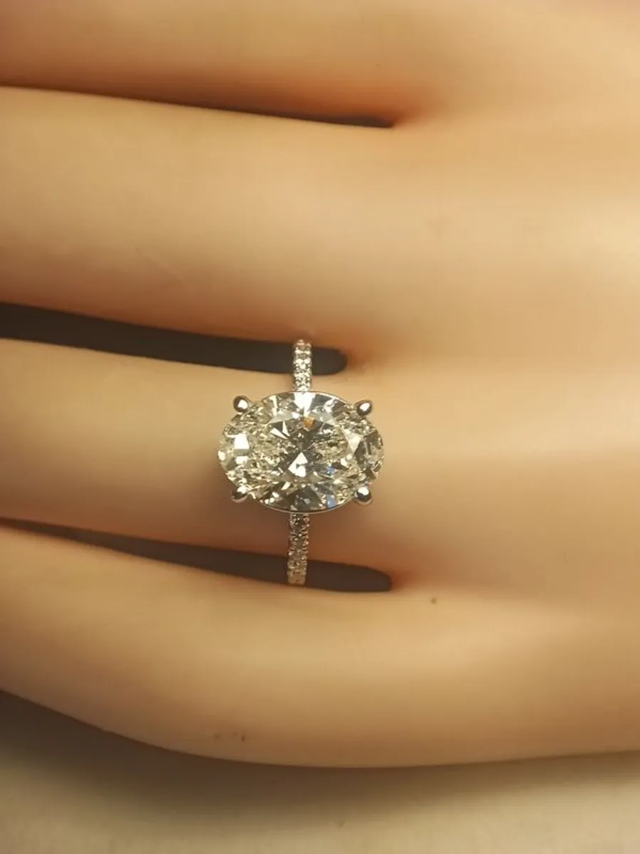 14ct White Gold 3.2 carat Oval Brilliant cut Diamond Solitaire Ring - Image 4