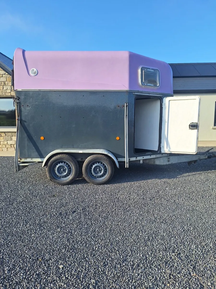 Partation and horsebox - Image 1