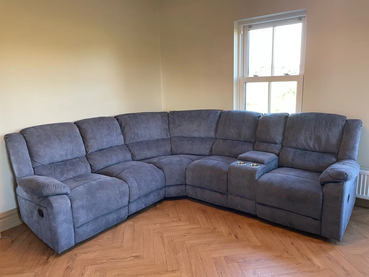 Corner Couch - Image 1