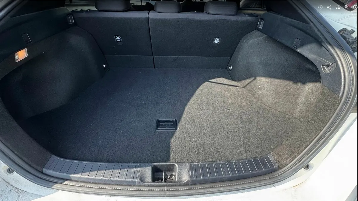 Toyota Prius 2016 Hybrid - Image 3
