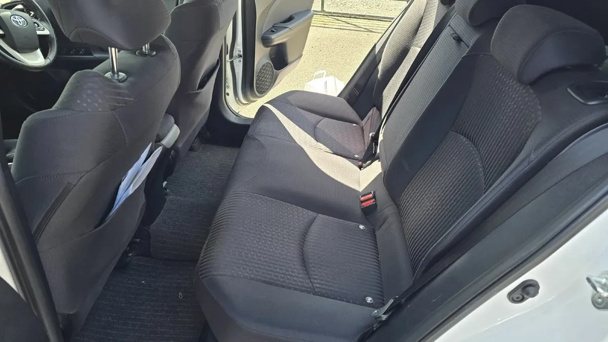 Toyota Prius 2016 Hybrid - Image 4