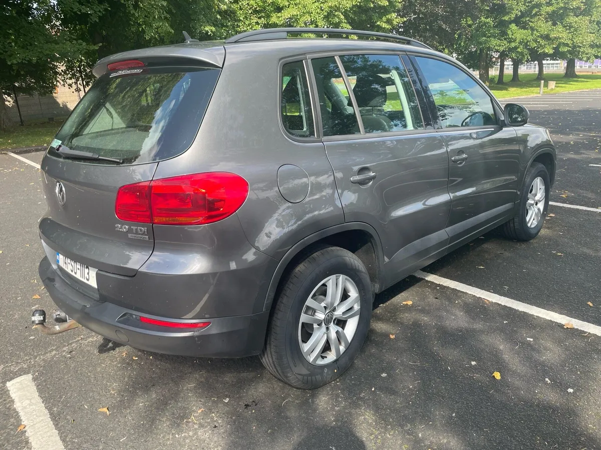 Volkswagen Tiguan 2.0 Diesel 4x4 hatchback Jeep - Image 3